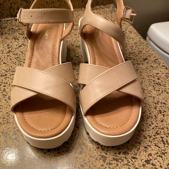 Shoes - Picture 2 of 3